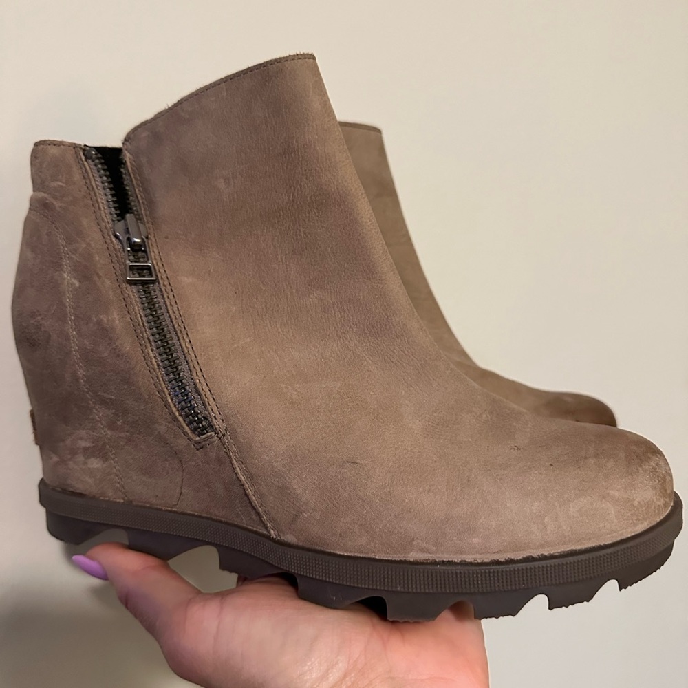 Sorel Women’s 10 Wedge Booties